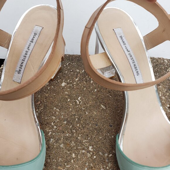 Diane Von Furtenberg Lucite Transparent Chunky Heel Ankle Strap Sandals 8M - Picture 3 of 14